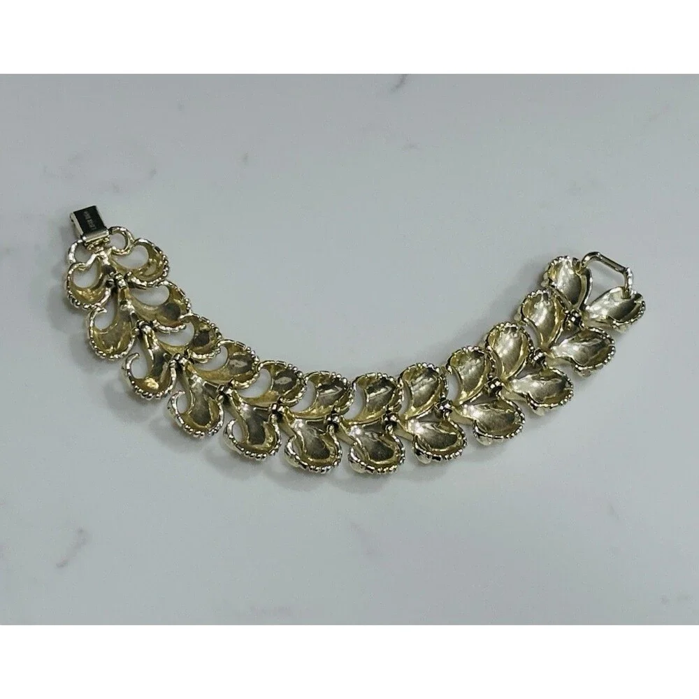 Lisner Jewelry very good